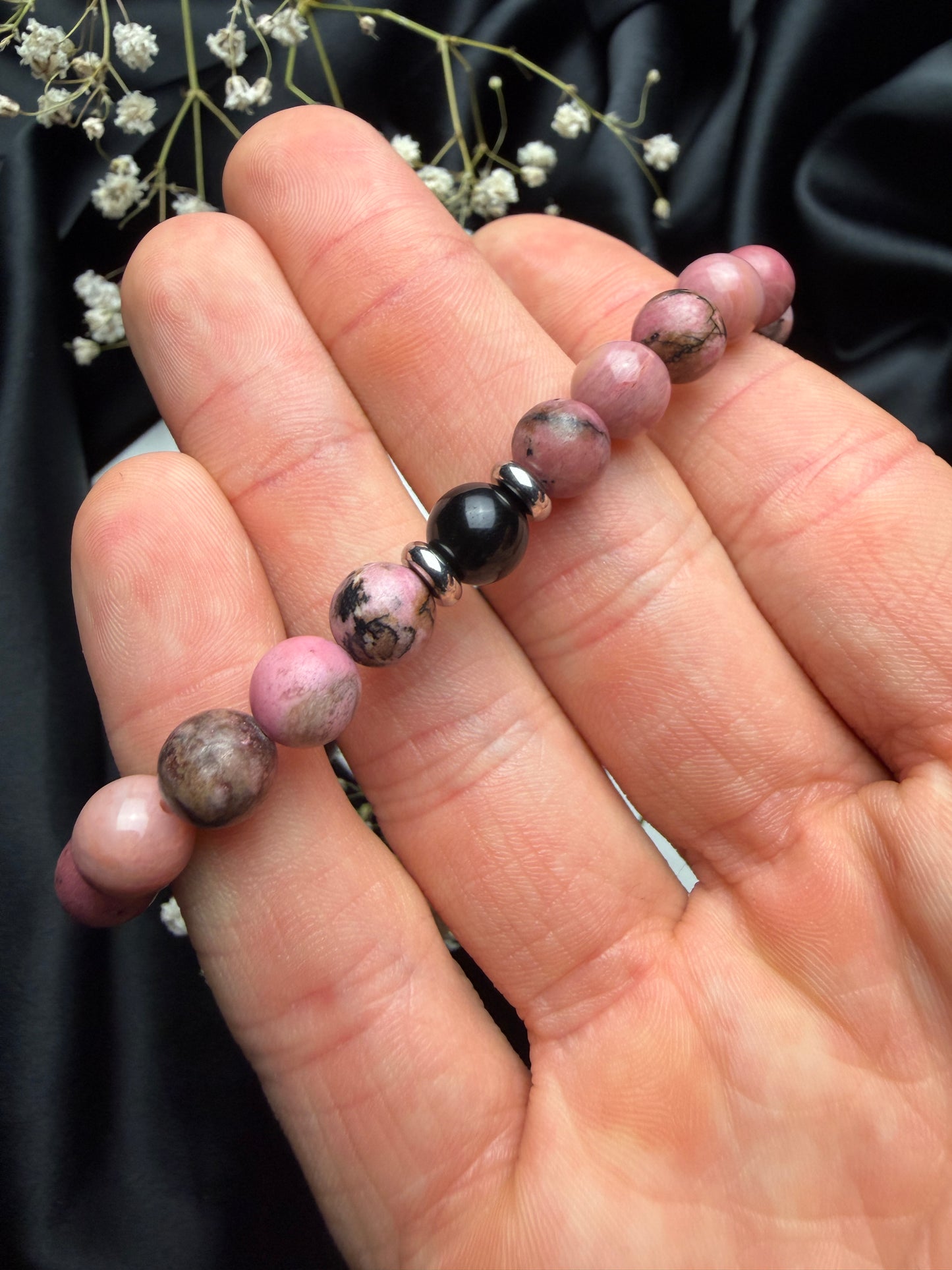 Rodonitas ir obsidianas