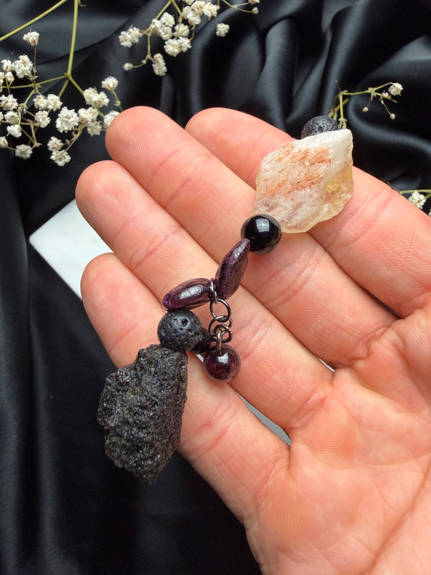 Lava, Granatas, Obsidianas, Citrinas